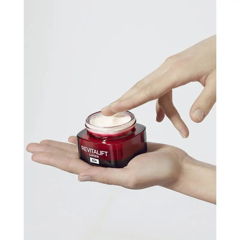 L'Oréal Paris Revitalift Laser, Intensive Anti-Ageing Day Cream with Vitamin C, Pro-Retinol and Hyaluronic Acid, 50ml