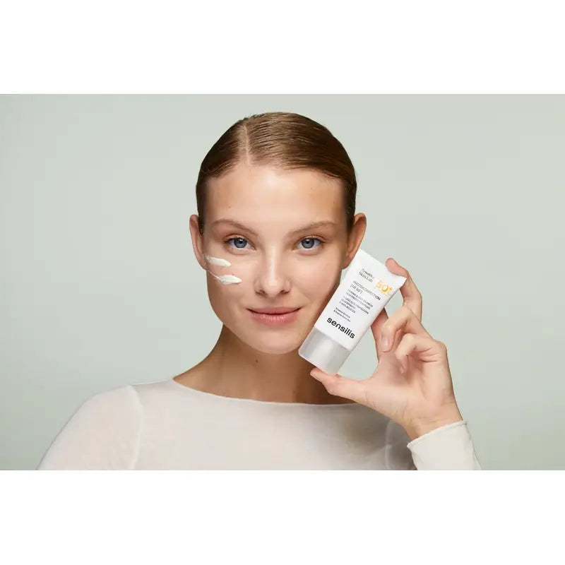 Sensilis Photocorrection [Ar SPF 50+] Firming and Anti-Redness Fluid 40 ml