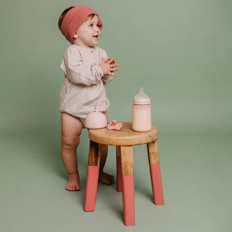 Suavinex Silicone Bottle 240 Ml, Medium Flow (M), +3 Months, Fuchsia