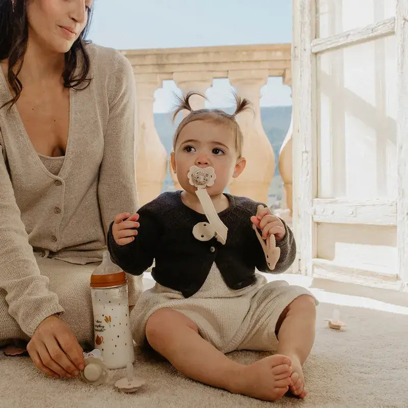 Suavinex Newborn Gift Newborn Soother + Pacifier + Pacifier Holder + Teether. Wonderland, Beige