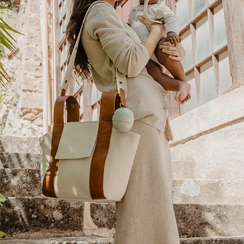 Suavinex Newborn Gift Set: Bottles + Soother + Dispenser + Pacifier + Soother Holder + Pacifier Holder, Wonderland Blue
